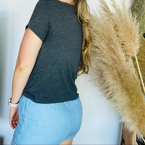 3/$20 NEW TARGET Fifth Sun Grey White Screen Printed Tee Shirt Crop Top M - Picture 4 of 7